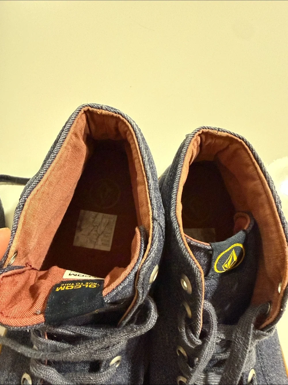 Volcom Men's High-Top Denim Sneakers in Navy and Gum Sz10
